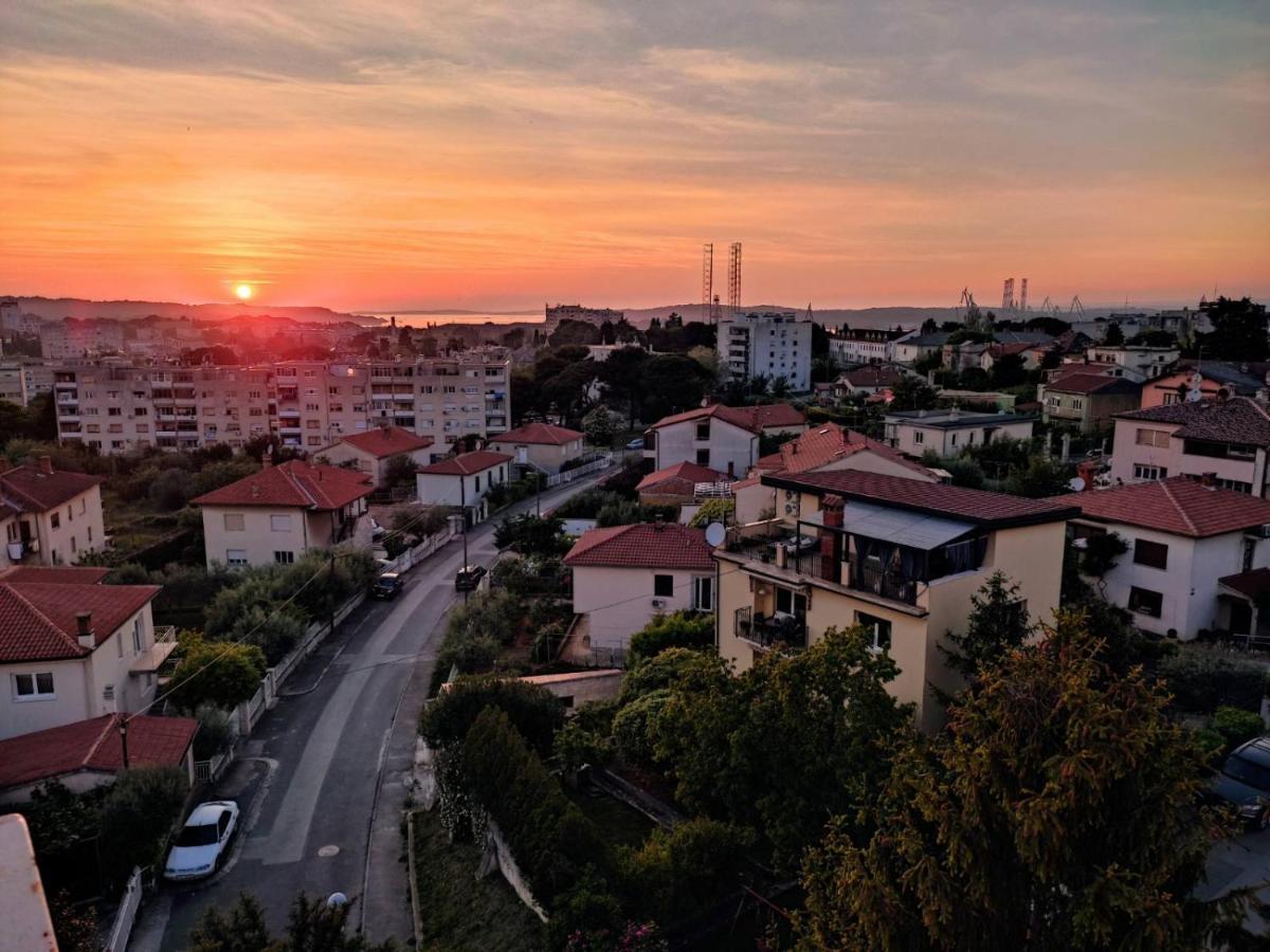 Art Apartment Sole Пула Екстериор снимка